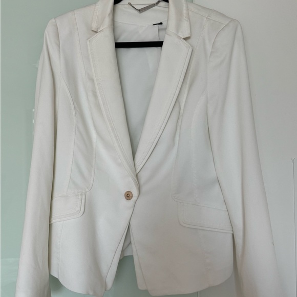 Classic white blazer. A closet staple!! - Picture 1 of 3
